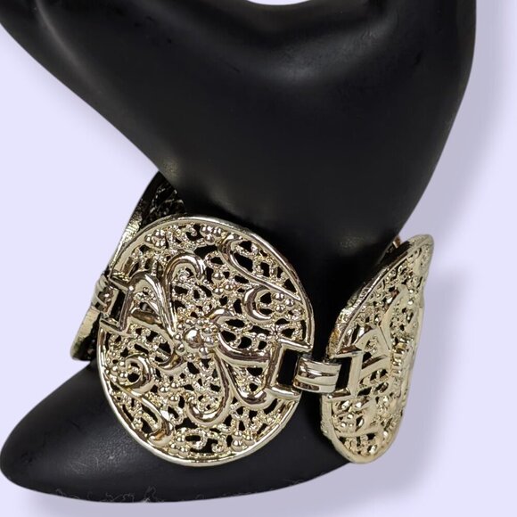 (2/$20) Vintage Large Link Cut Out Bracelet - Picture 1 of 6